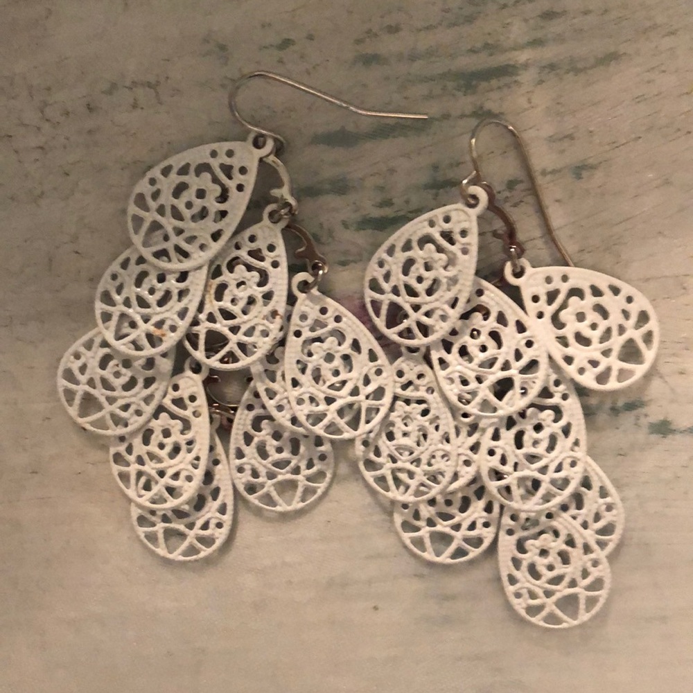 White tiered earrings